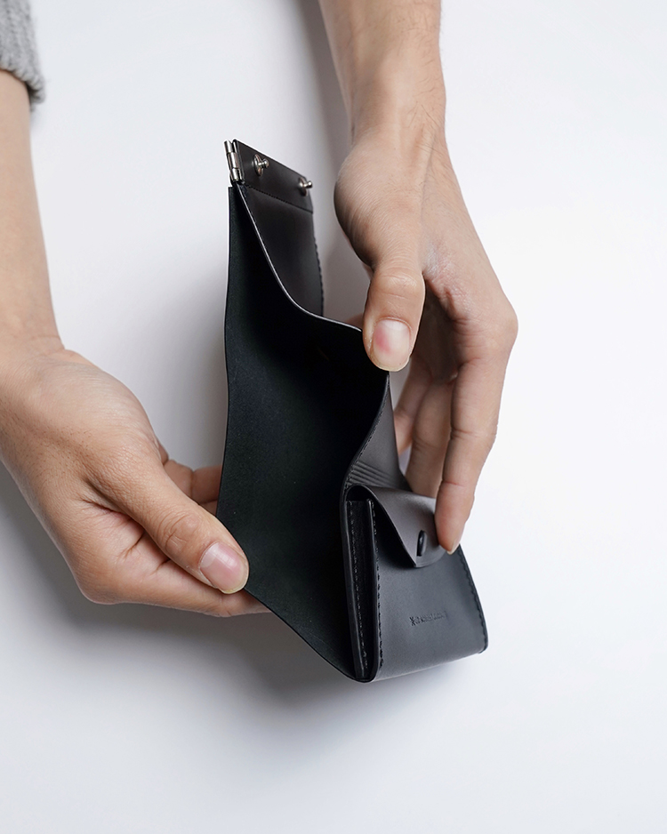 DERRICK - SHACKLE TRIFOLD WALLET