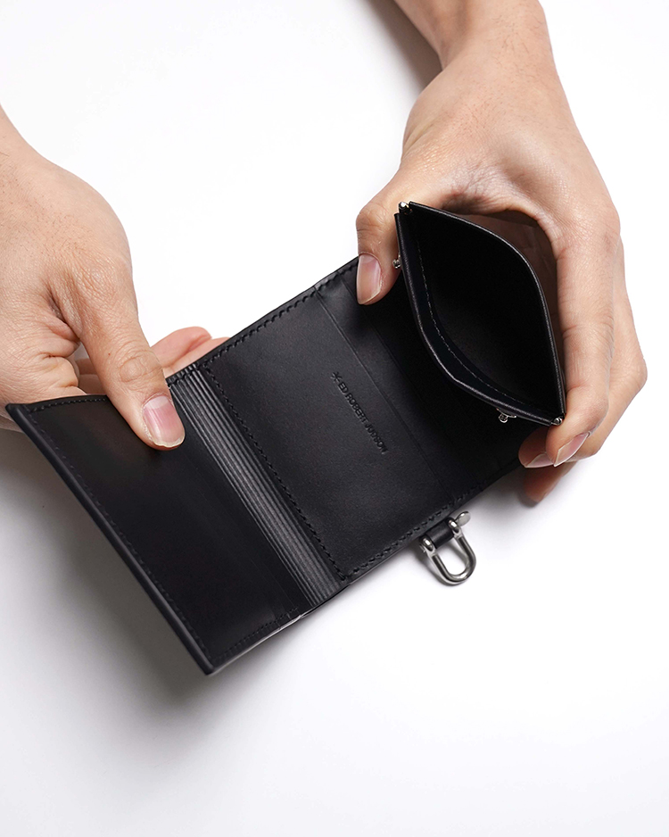 DERRICK - SHACKLE BIFOLD WALLET