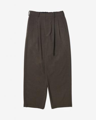  / WOOL BLEND TWO-TUCK SLACKS / BROWN